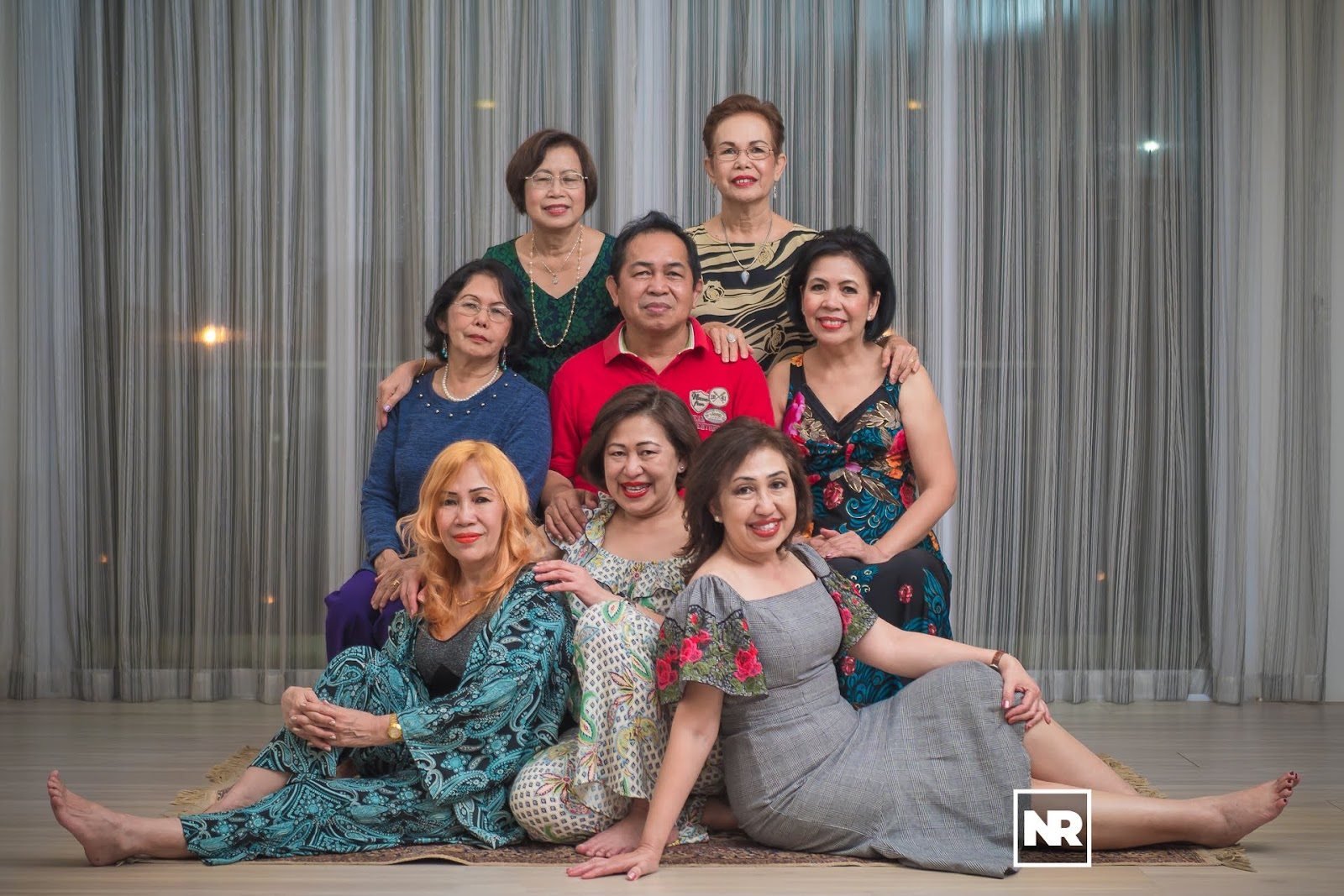 The Langgie Siblings Grand Tiered Reunion Portrait